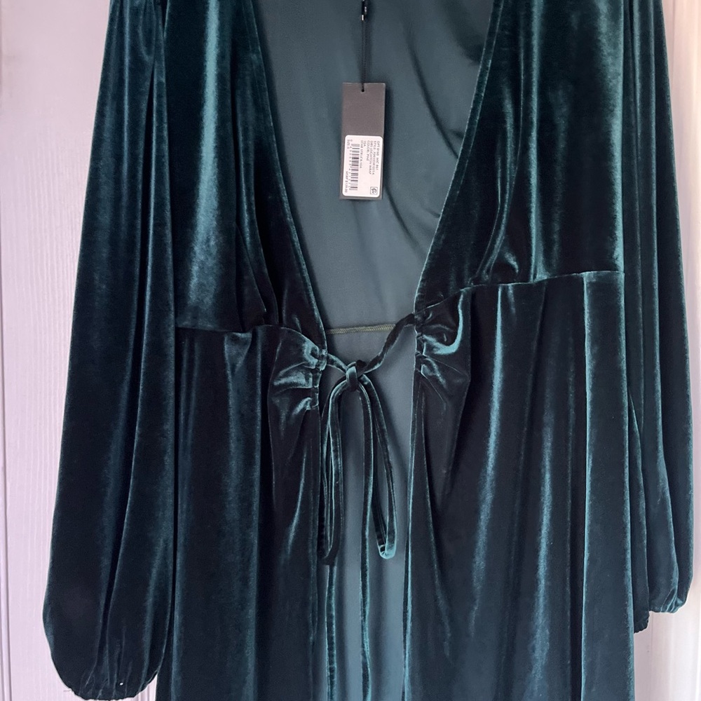 Elegant Velvet Sleepwear in Deep Green